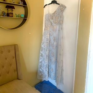 Gorgeous BCBG MAXAZRIA evening dress 👗 size 8, NEW!